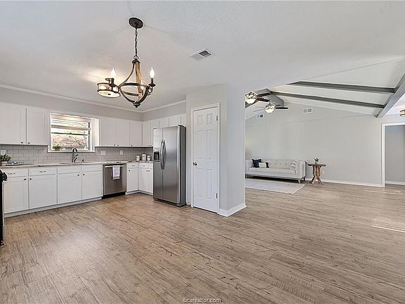 3rd image of 2726 Celinda Cir