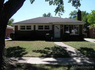21920 Edmunton St, Saint Clair Shores, MI 48080