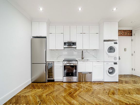 3rd image of 162 W 13th St APT 24