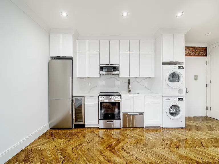 162 W 13th St #24 — Photo 3