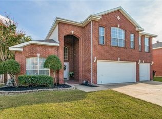 109 Londonderry Ln, Mansfield, TX 76063