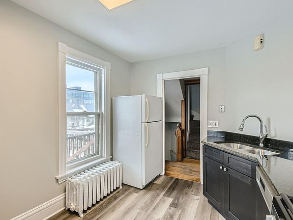 4th image of 3020 James Ave S