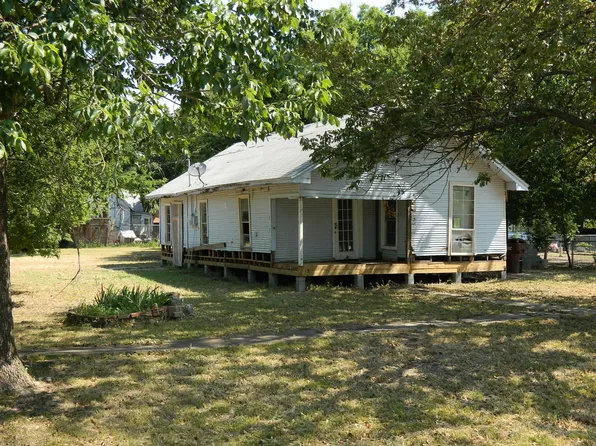206 E Grayson St, Leonard, TX 75452