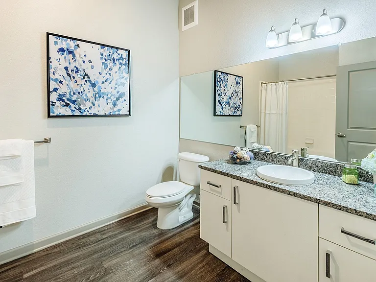 Centre Pointe Apartments — Photo 22