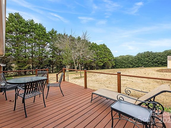 5th image of 715 Deese Rd