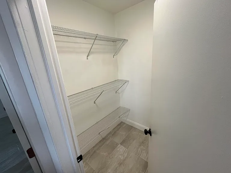 1019 SE 3rd St #3 — Photo 5