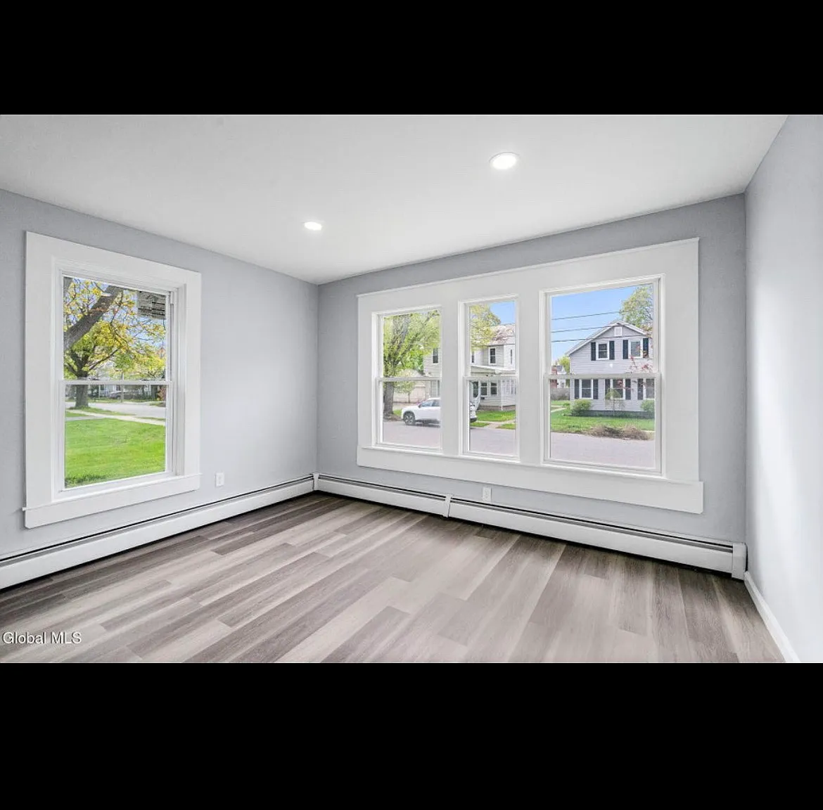 1 bed, 880 sqft, $1,330 — Photo 2
