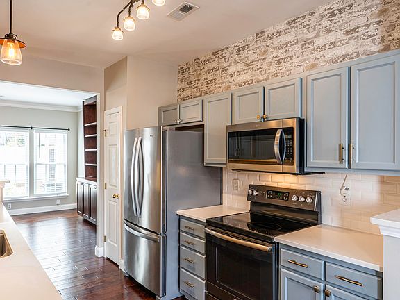 4th image of 68 Spring Crossing Cir
