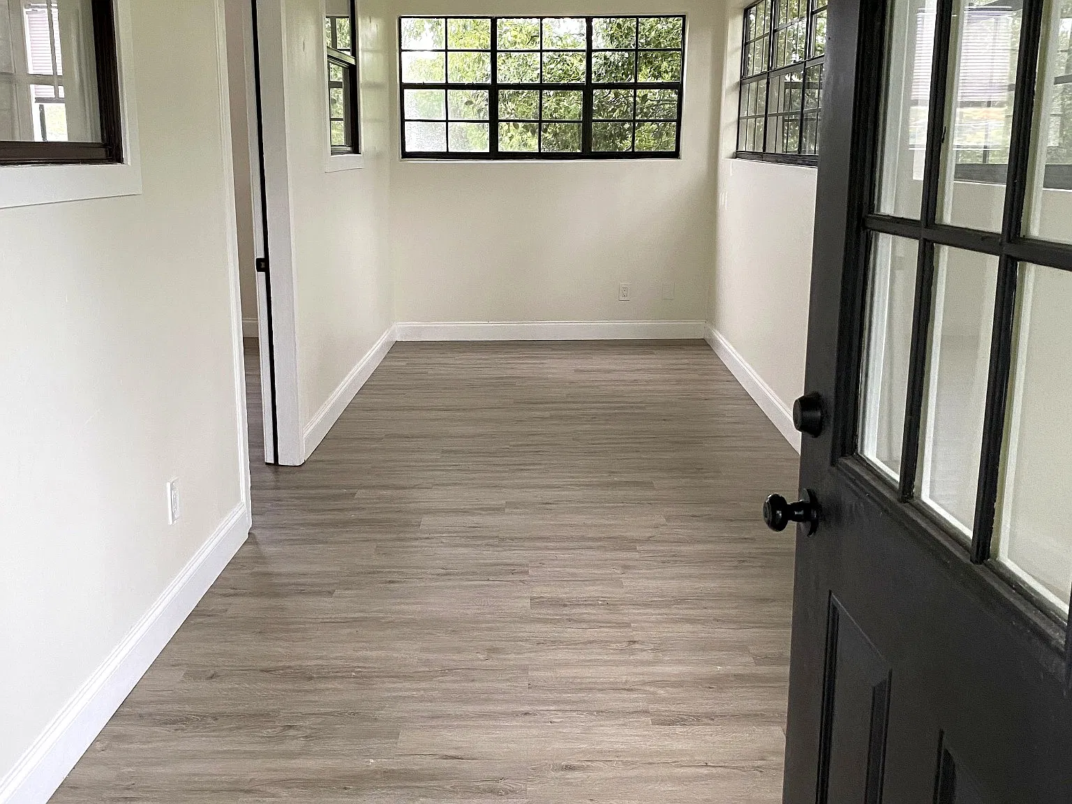 5 bed, 2500 sqft, $3,000 — Photo 2