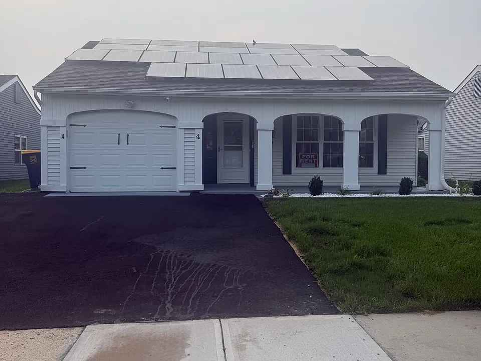 4 Harrogate Ln