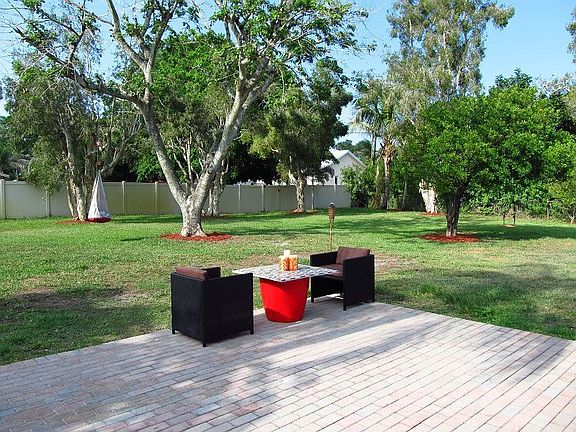 Back yard, great for entertaining!