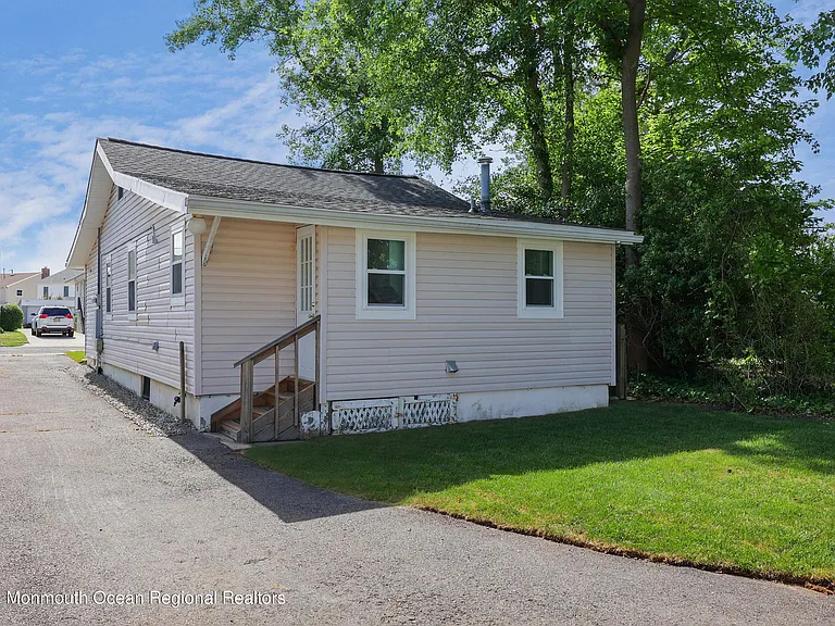 1233 Oakwood Rd — Photo 19