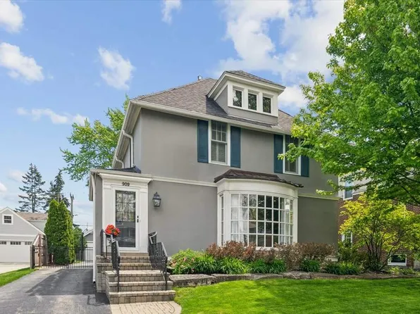 909 Oakwood Ave, Lake Forest, IL 60045