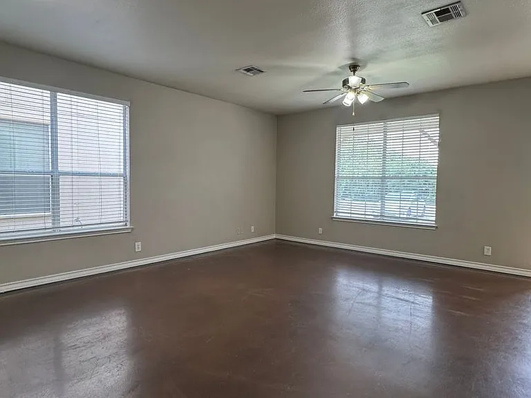200 Sandstone Dr — Photo 3