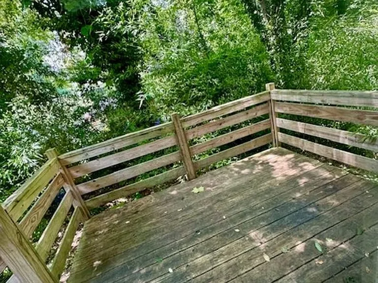 407 Lindsay Rd — Photo 2
