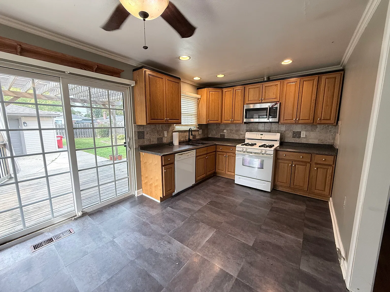 3 bed, 1800 sqft, $1,780 — Photo 4