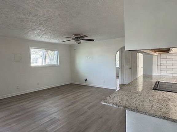 4th image of 1617 Deer Ave