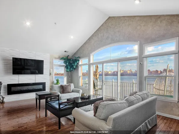 48 Lydia Dr, West New York, NJ 07093