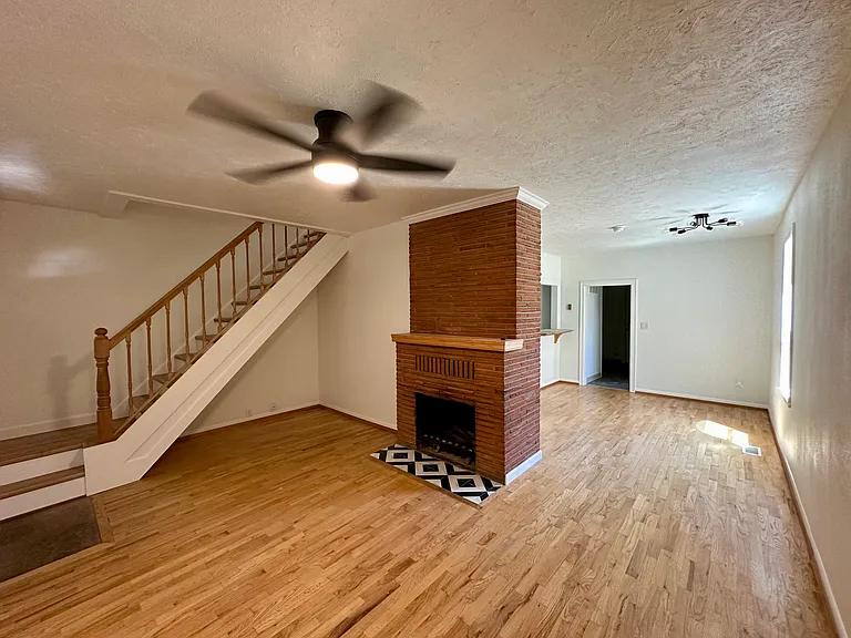 926 NE Davis St — Photo 4