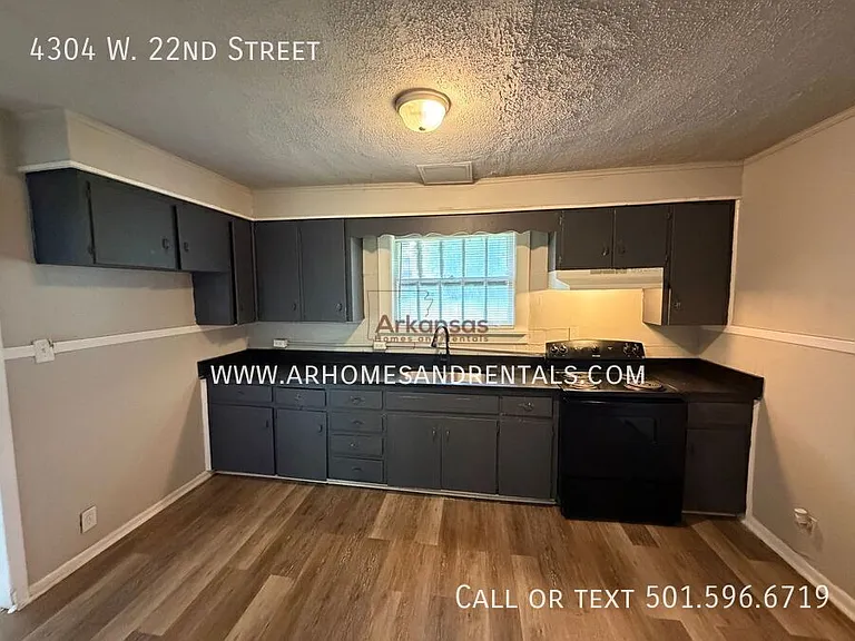 4304 W 22nd St — Photo 4