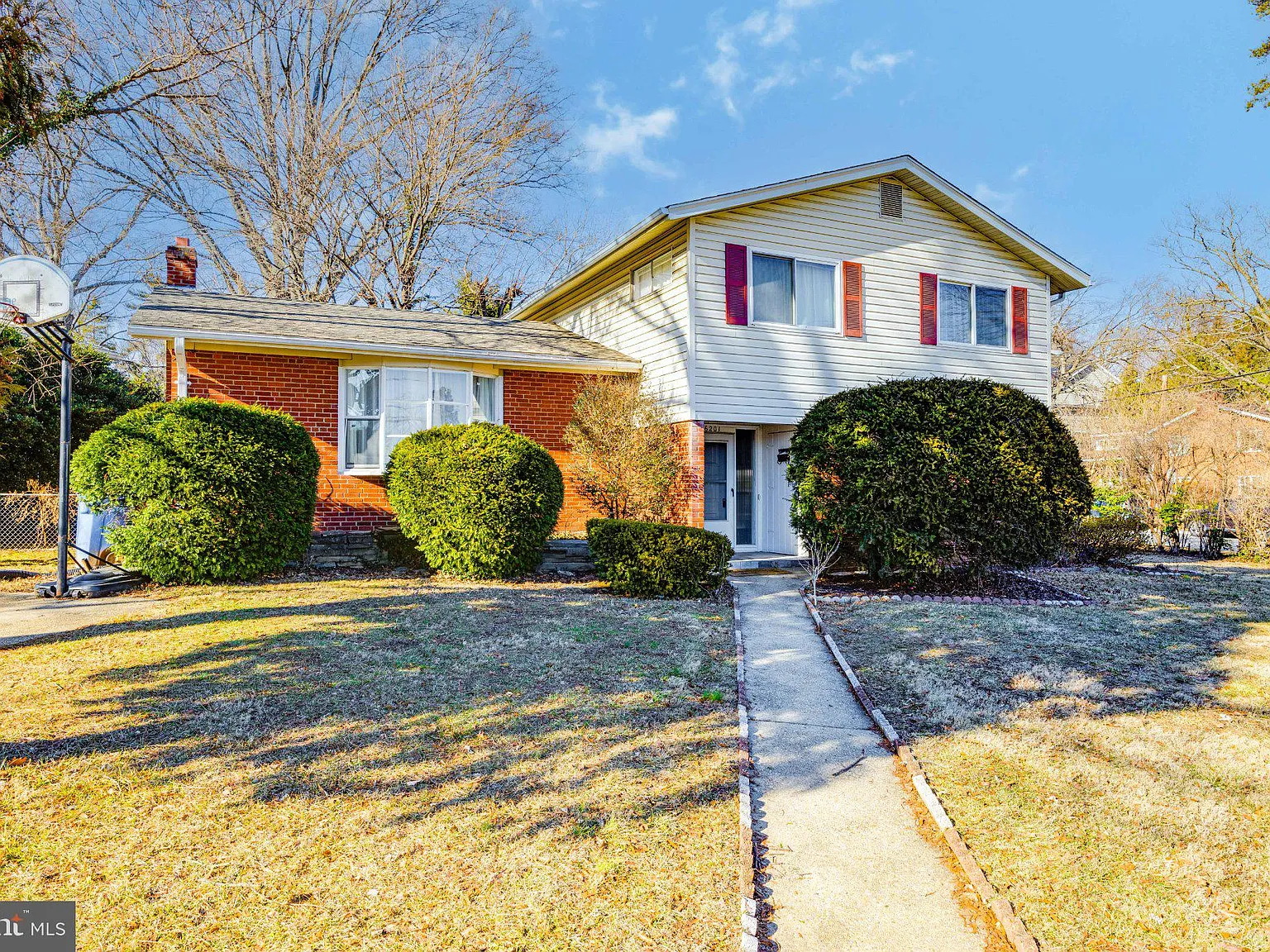 4 bed, 2.5 bath, 2341 sqft, $3,900 — Photo 1