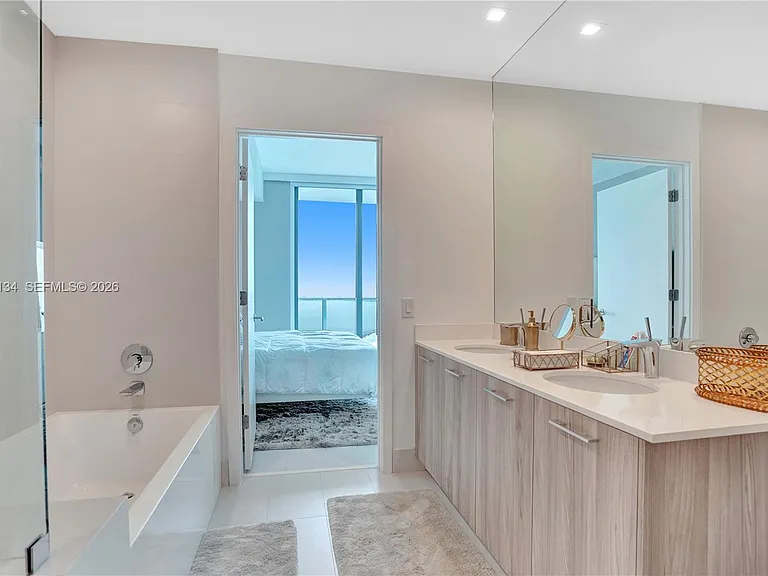 501 NE 31st St #Penthouse 4102 — Photo 28