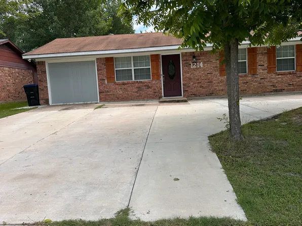 1214 Wolfe City Dr, Greenville, TX 75401