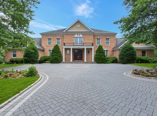 2 Filasky Ct, Upper Brookville, NY 11545