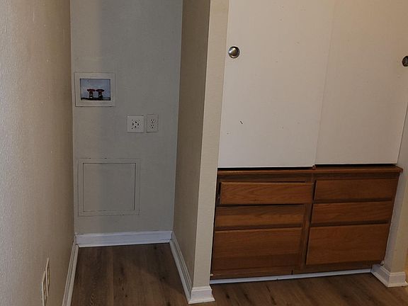 other side of bedroom