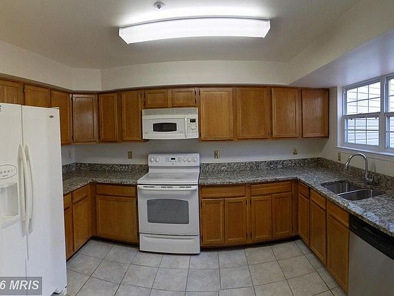 2nd image of 106 Quiet Waters Pl
