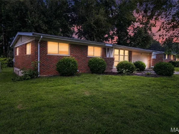 2365 Hallwood Dr, Saint Louis, MO 63136