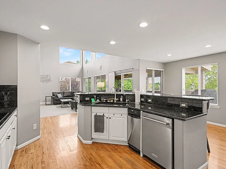 5525 Samuel Peak — Photo 7