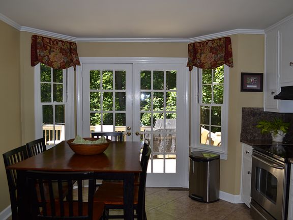 2nd image of 184 Acorn Ln