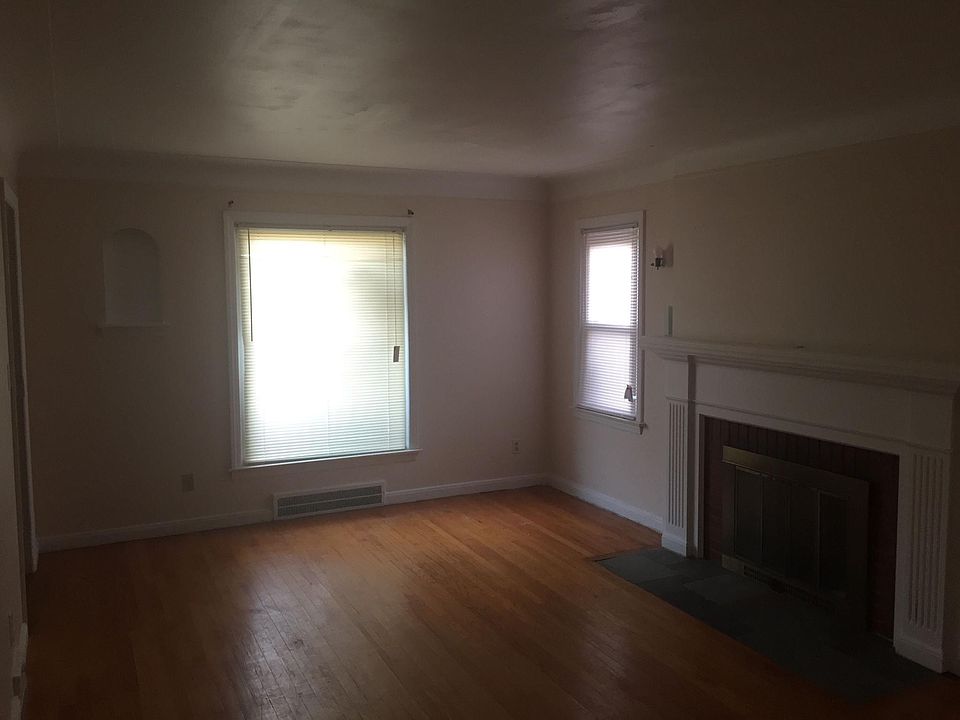2nd image of 8488 W Outer Dr