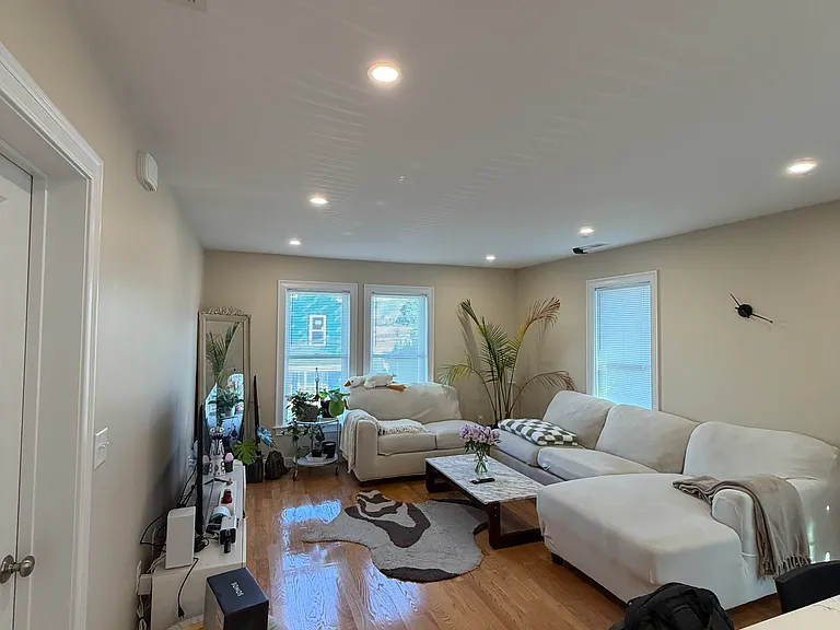 62-64 Waverly St #2 — Photo 17