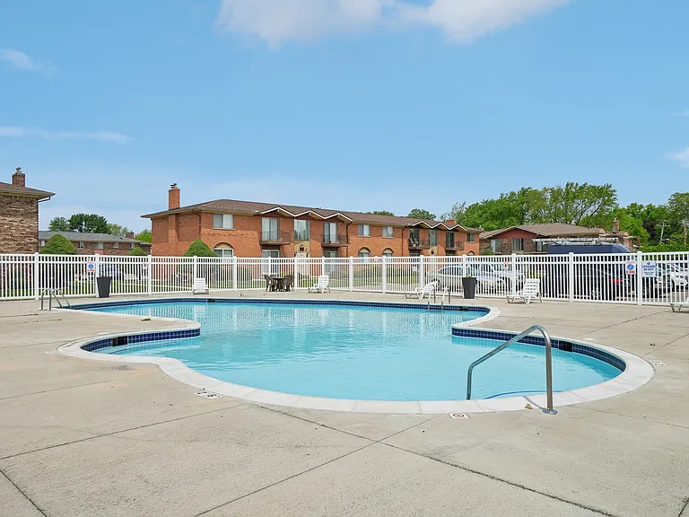 Rivercrest Apartments — Photo 51
