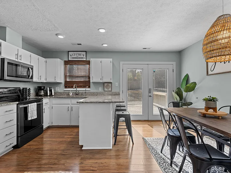 2321 Sierra Dr — Photo 6