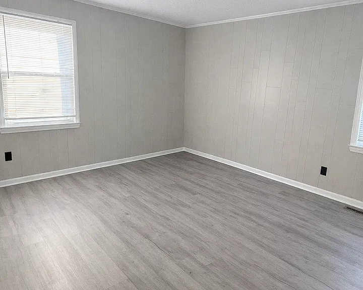 152 Leonard Dr — Photo 7