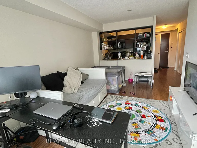 151 Village Green Sq #2509 — Photo 6