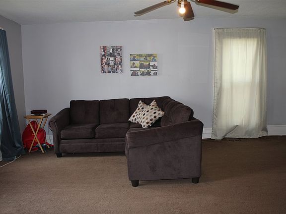 2nd image of 121-121 S State St #123