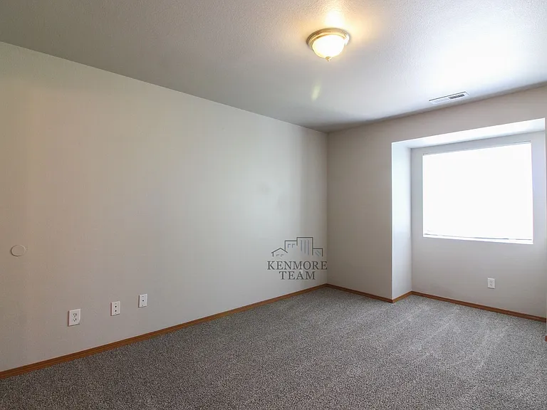 825 S Elm St — Photo 9
