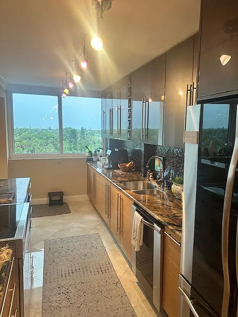 3 bed, 1435 sqft, $6,995 — Photo 4