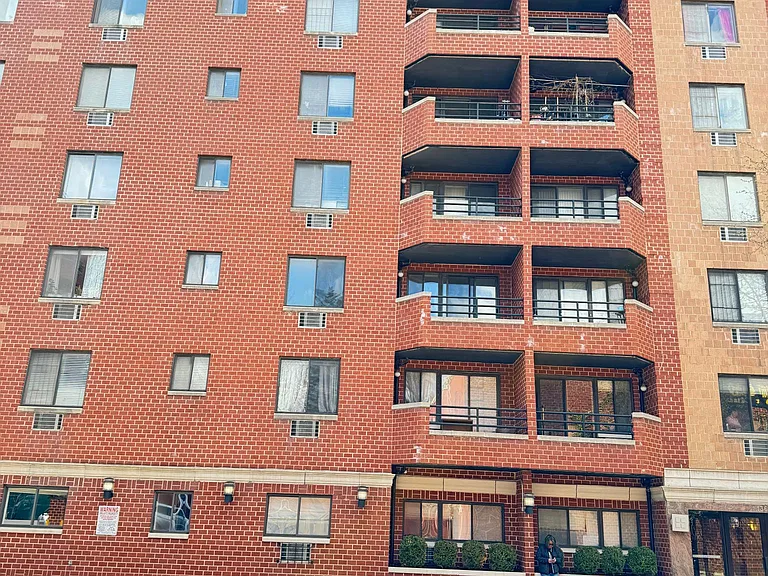 13614 Northern Blvd #2G — Photo 2