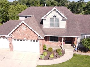 423 Meadow Ridge Dr, Schererville, IN 46375