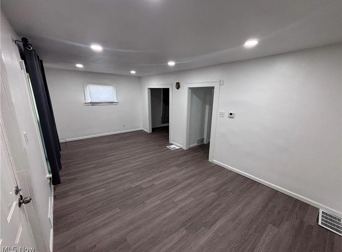 4 bed, $1,385 — Photo 2
