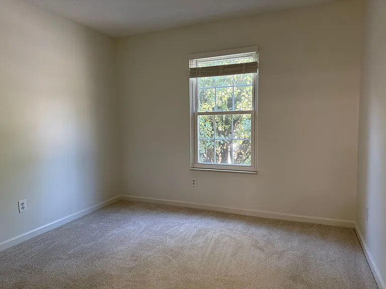 106 Meridian Ct — Photo 29