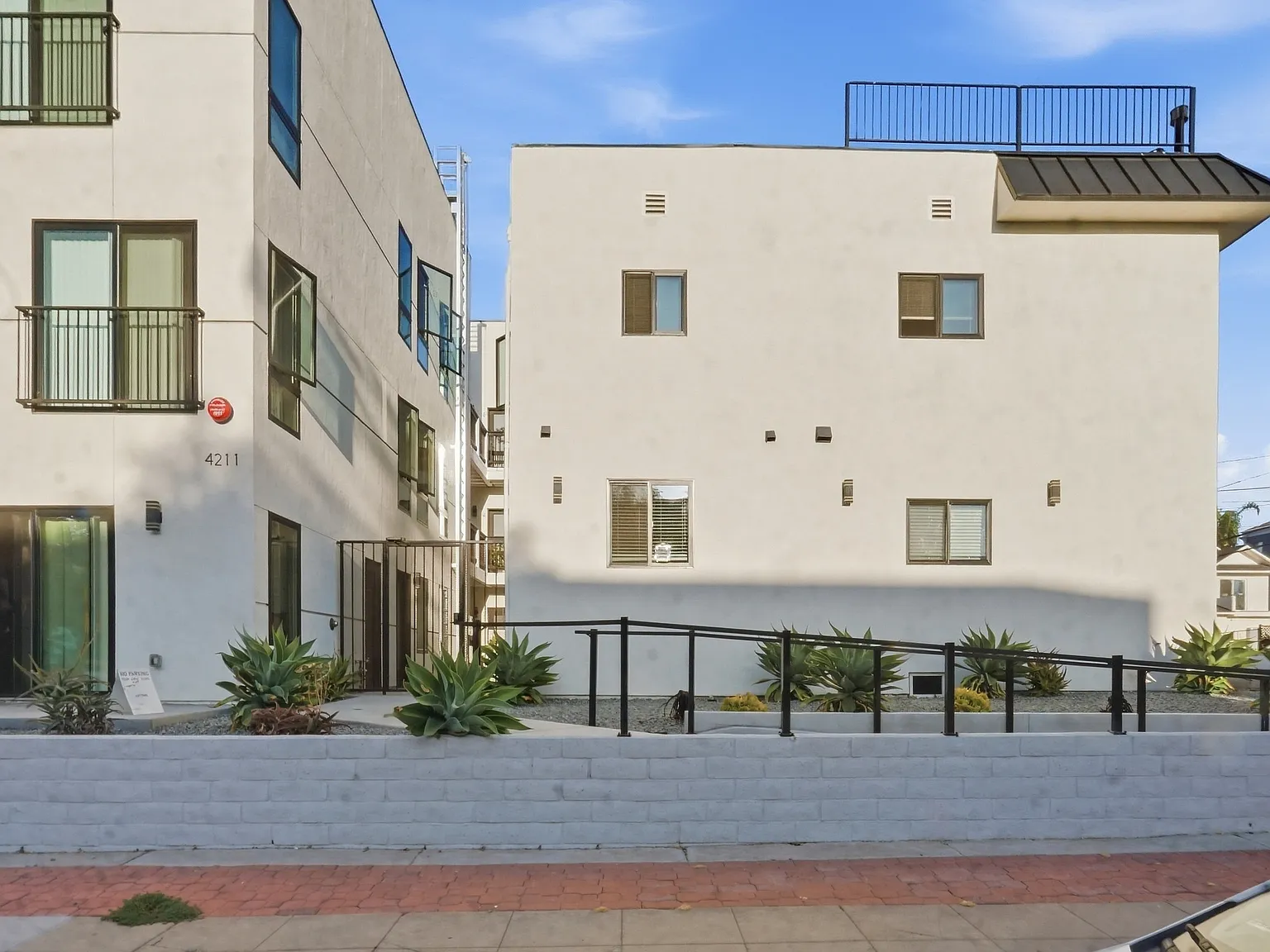 2 bed, 800 sqft, $2,995 — Photo 3
