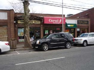 579 Middle Neck Rd, Great Neck, NY 11023