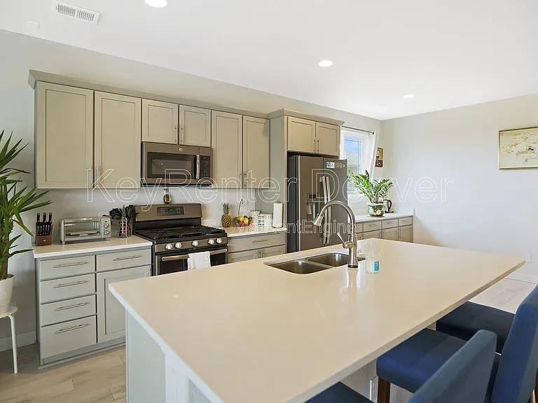 270 S Langdale Ct — Photo 5