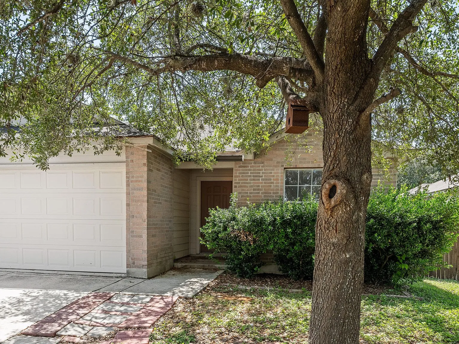 3 bed, 2.0 bath, 1586 sqft, $1,600 — Photo 2